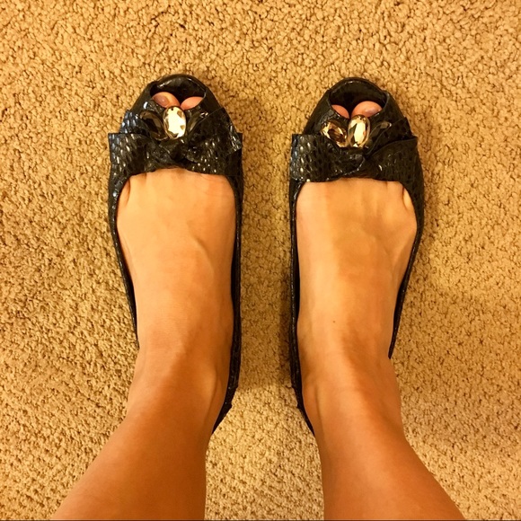 Vera Wang Sandals - like new! - Picture 8 of 8